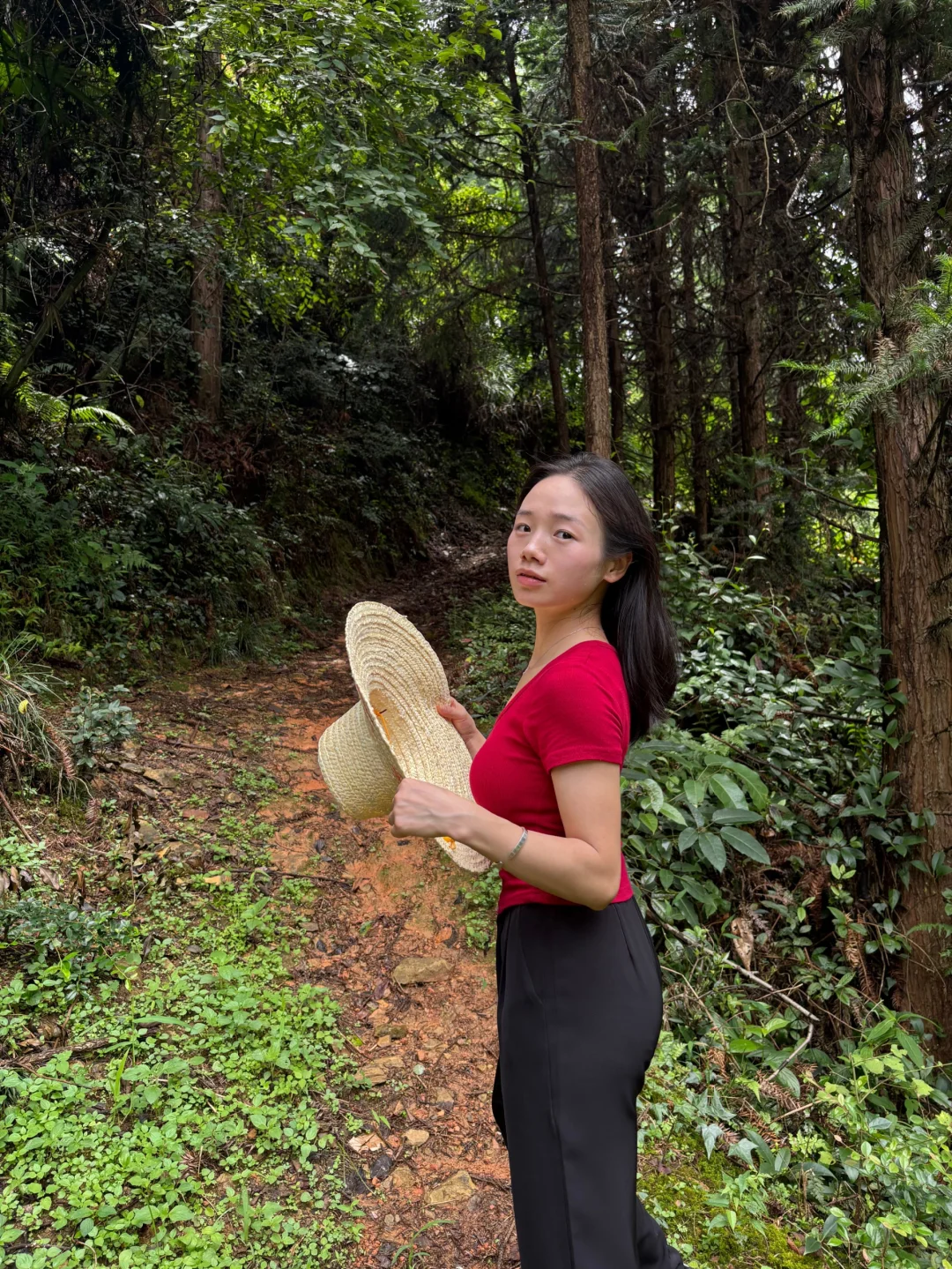 走在乡间的小路上，仿佛回到了小时候