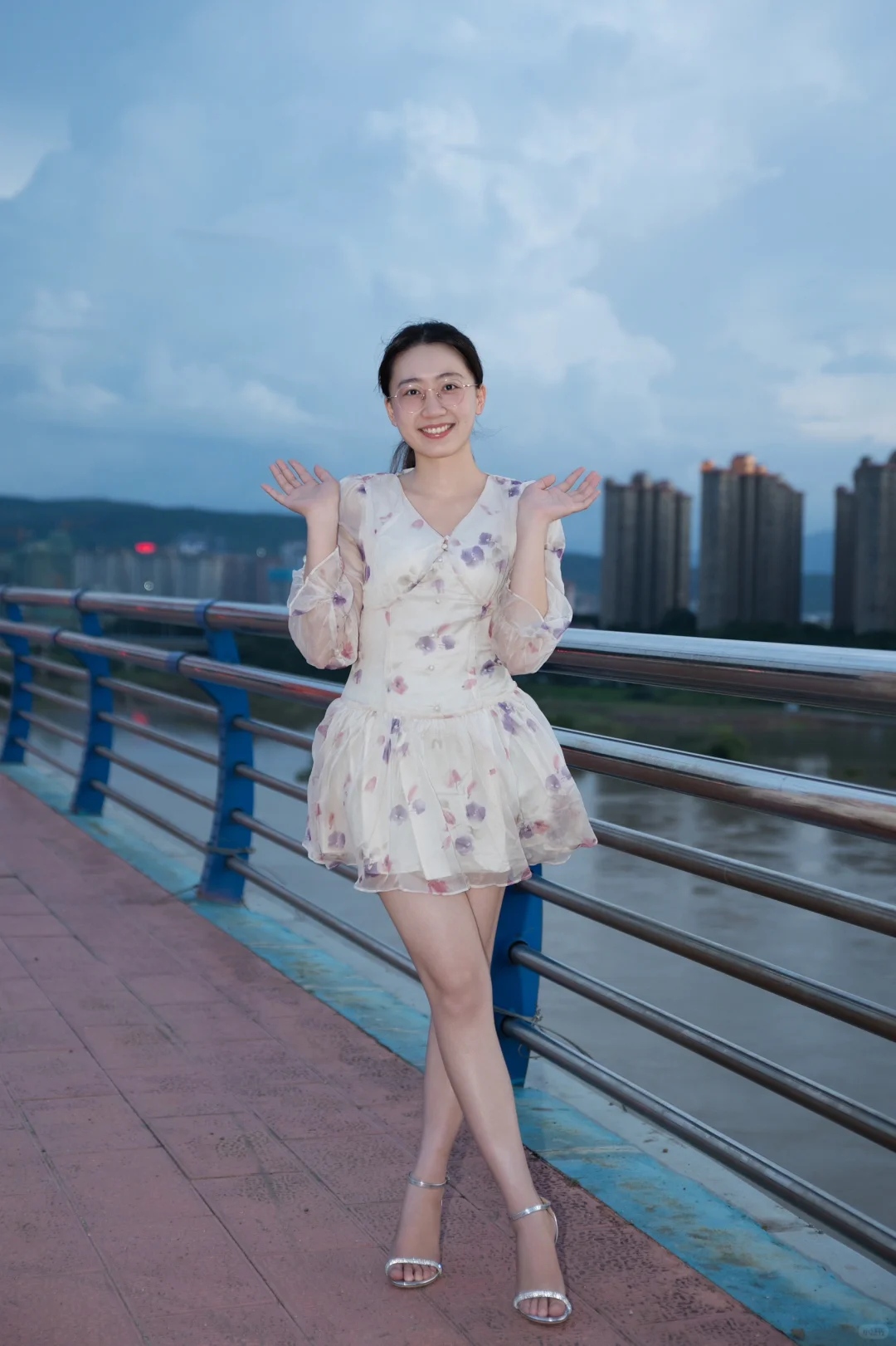 我在桥上等风来☔️