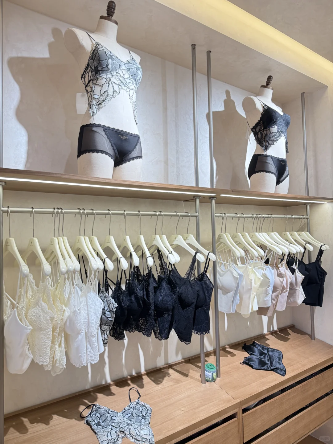 👀服装人在找的吊带背心内衣源头厂家