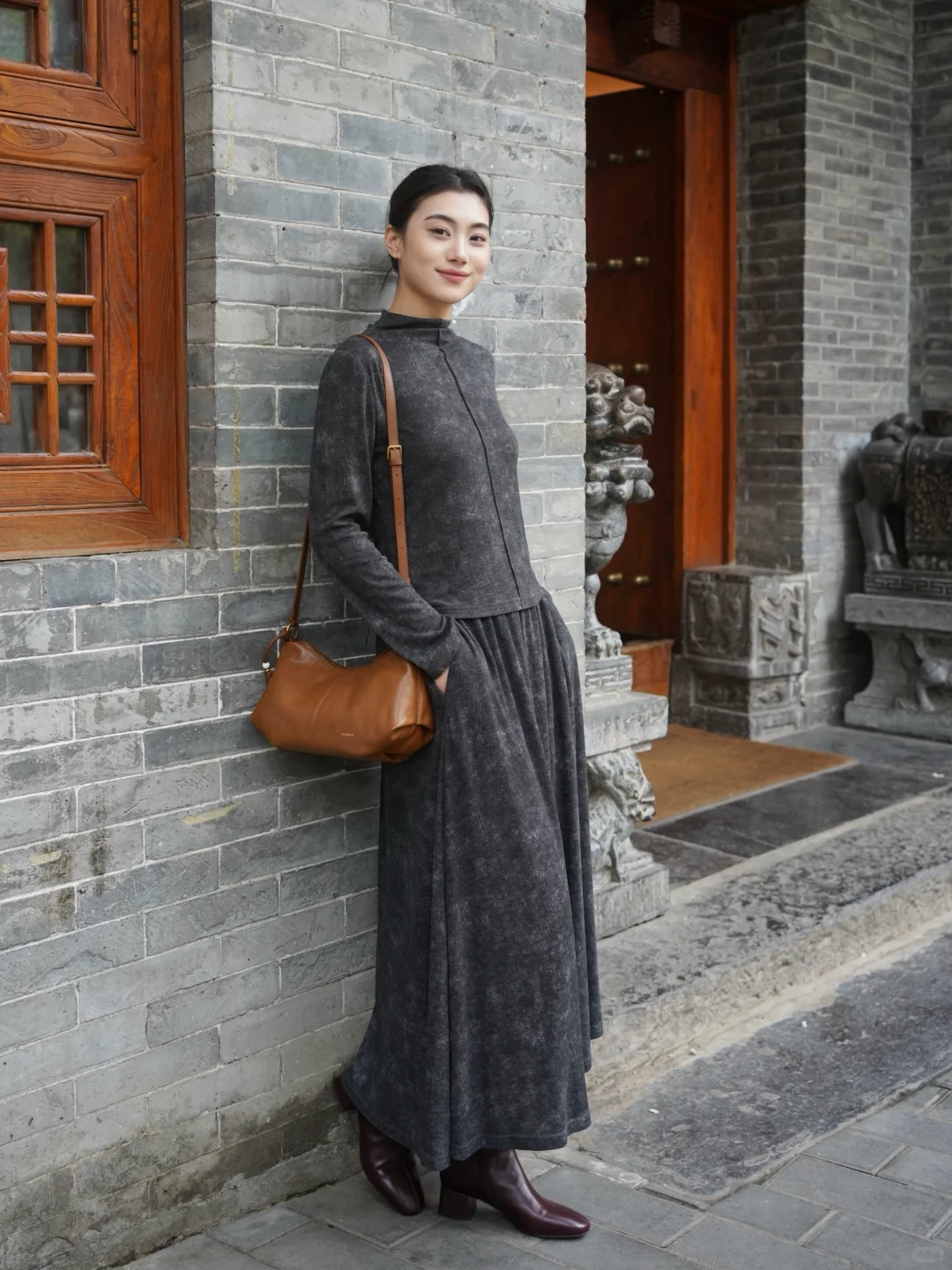 灰棕配色，穿出秋日的故事感