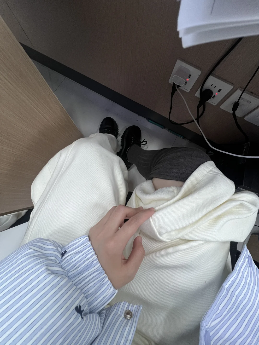 过膝袜内穿，冬天的神