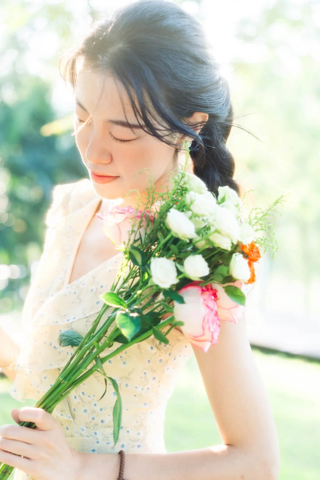 拍照吗？很自然的那种...