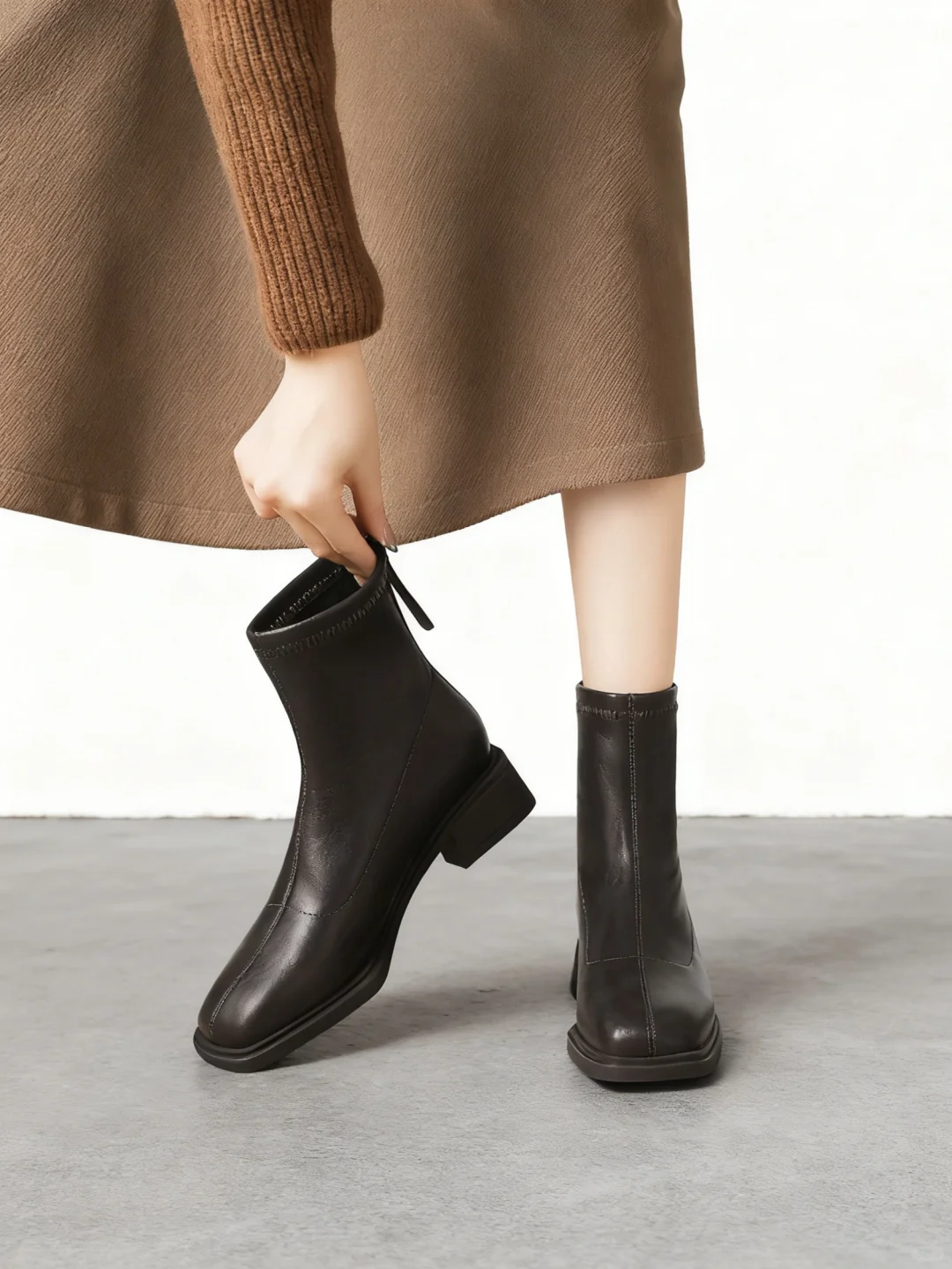 好喜欢这双黑色瘦瘦靴！！上脚也太显腿细了