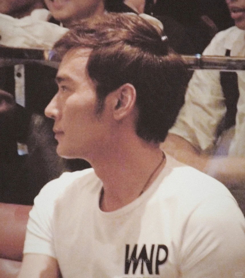 好完美的侧脸✨