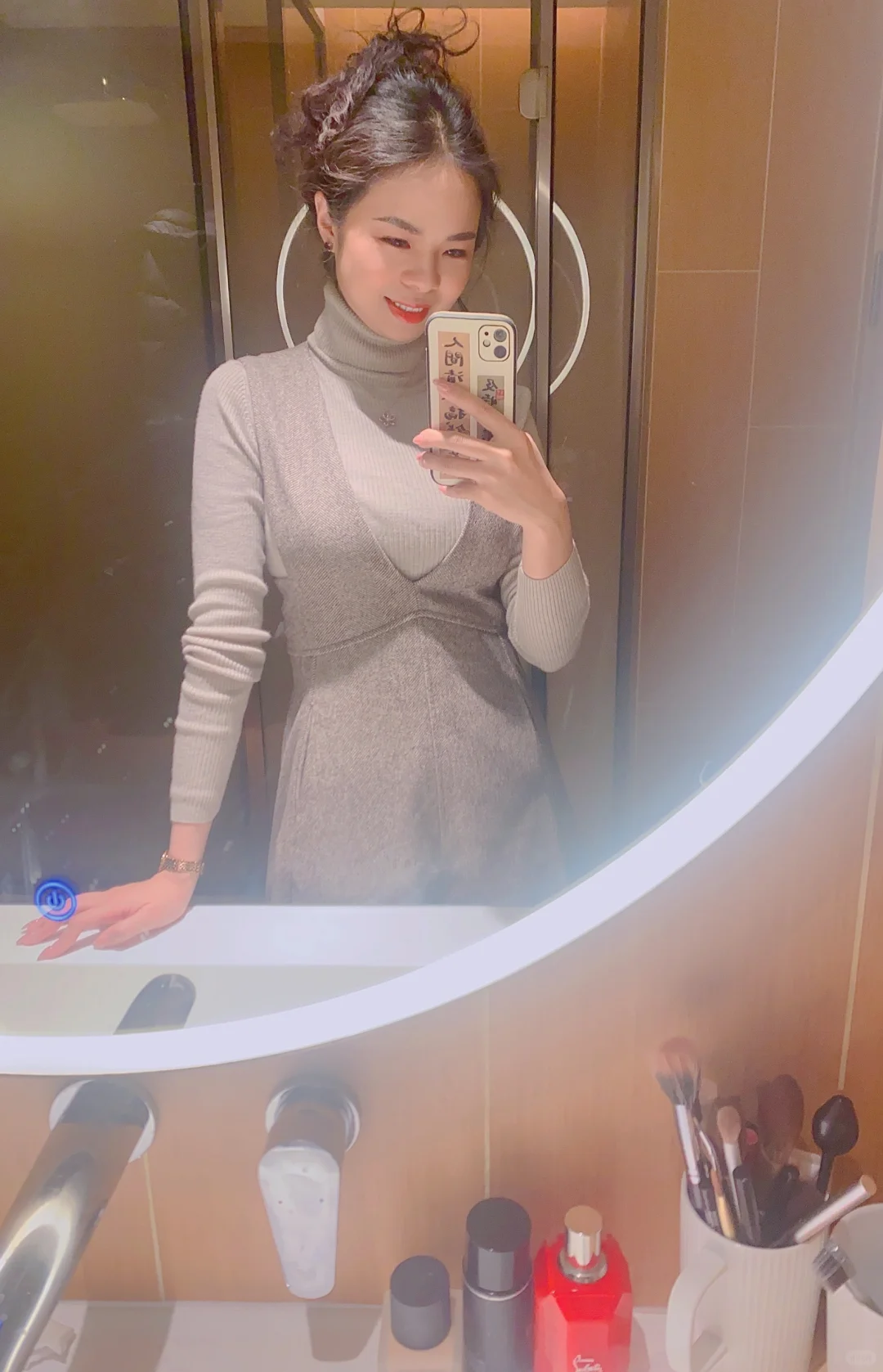 翻到自己的旧照片，不禁感叹那时又美又年轻