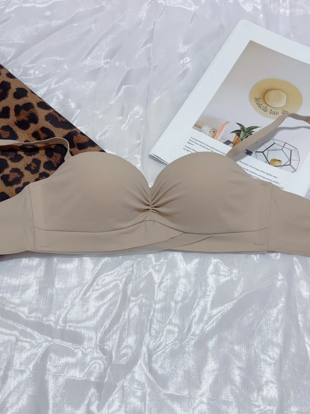 小胸夏日救星！无痕聚拢✨ 穿上直接小A变C杯！