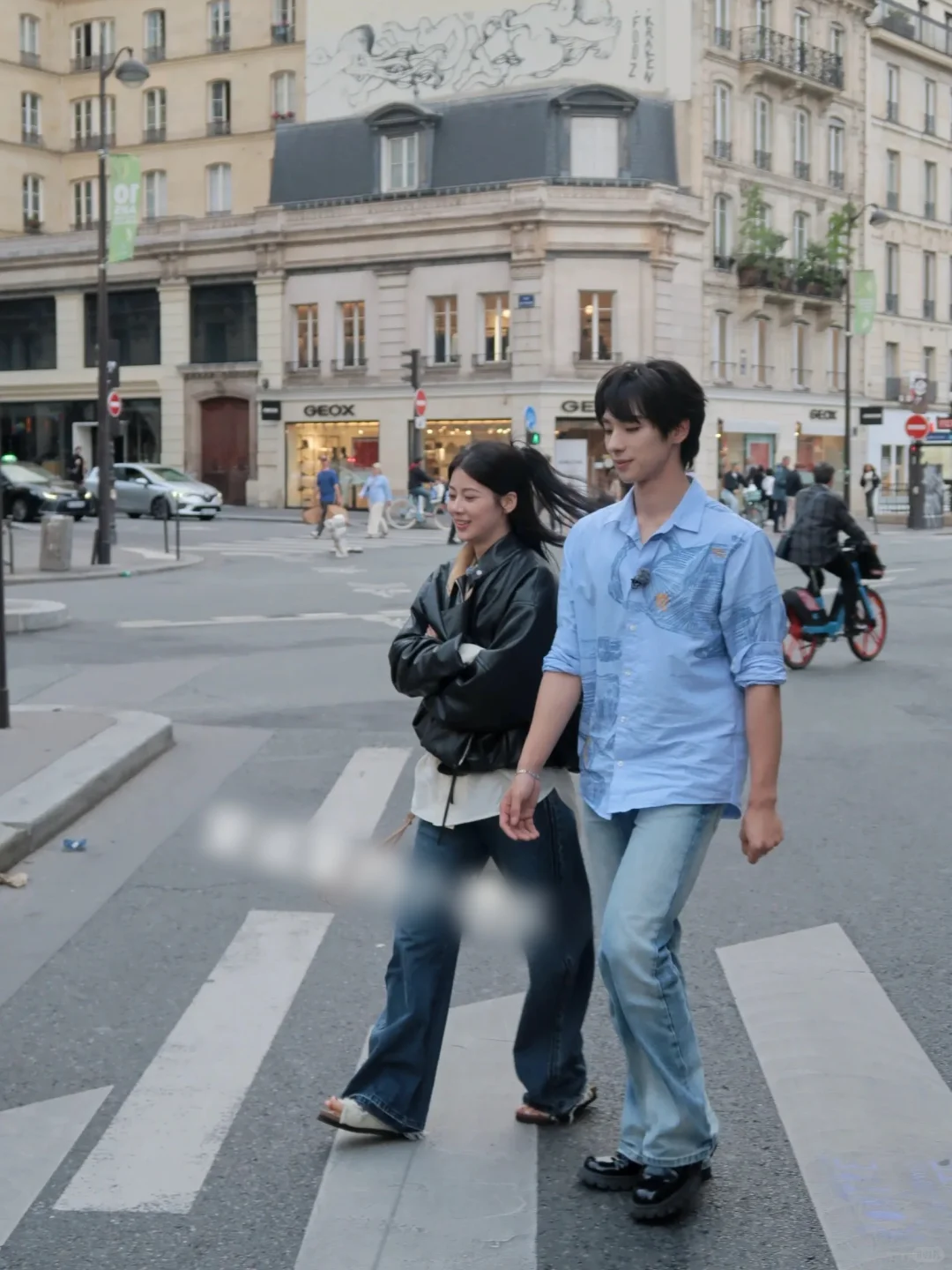 巴黎街头偶遇赵昭仪！妹宝这一身好Boxyfit~