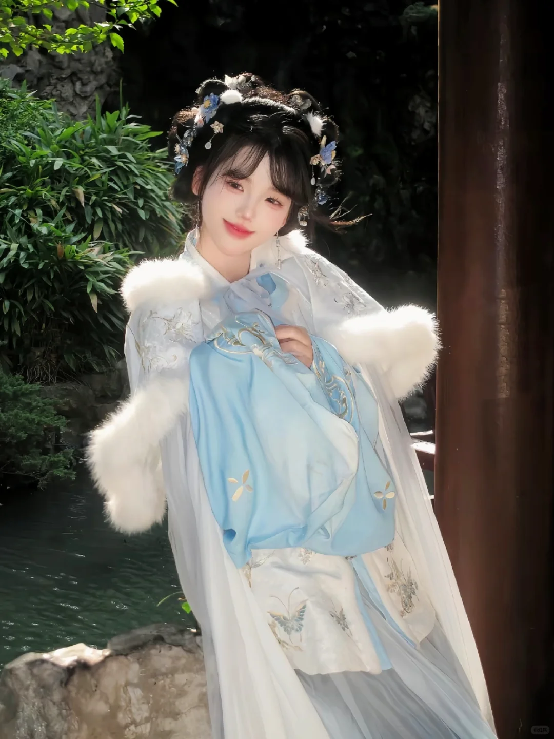 冬季款式汉服来啦，妆造全包仅需145还有摄