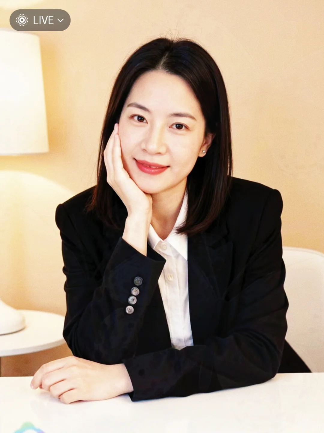 黑色衣服显得成熟稳重，你觉得呢？