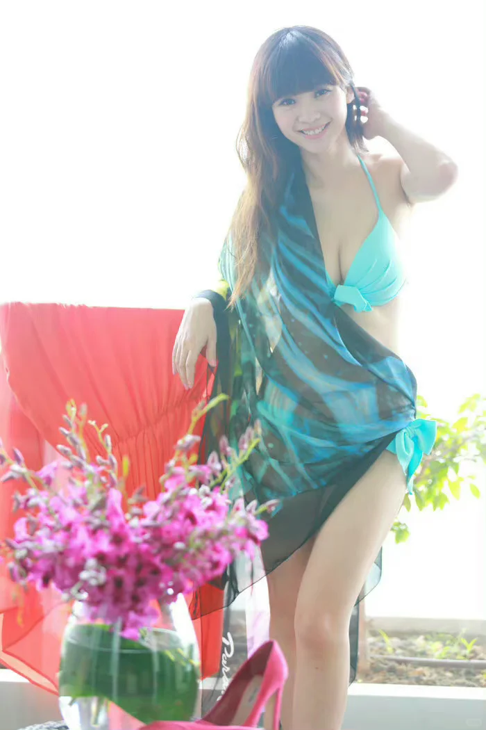 柳岩青色泳装