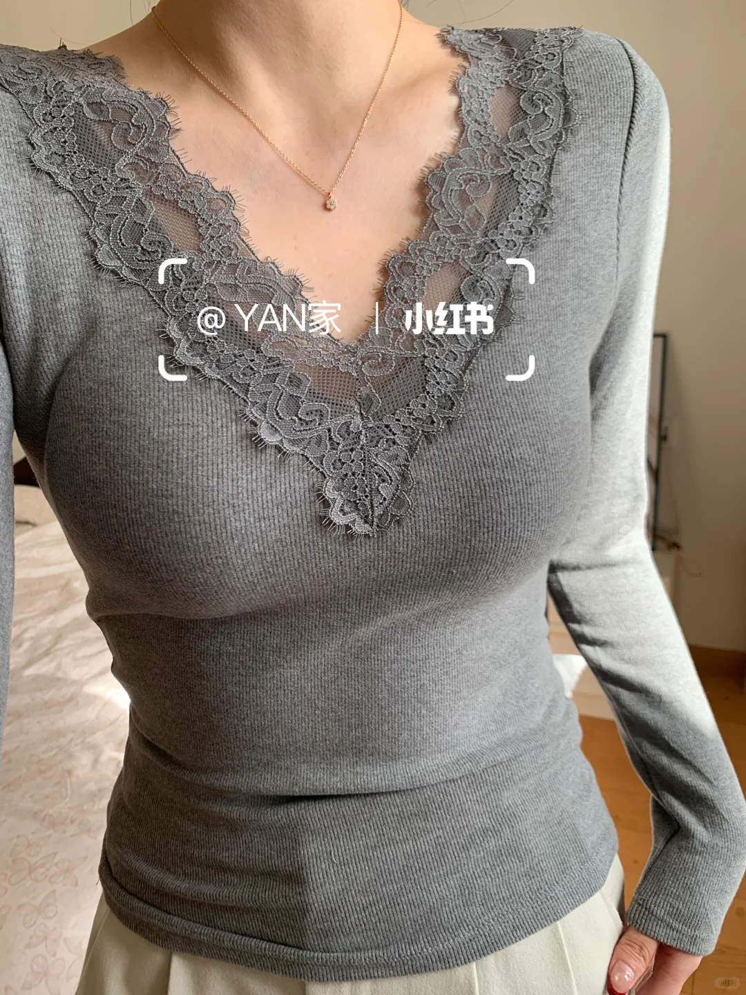 灰色蕾丝上衣｜这件也太显气质了吧！💫