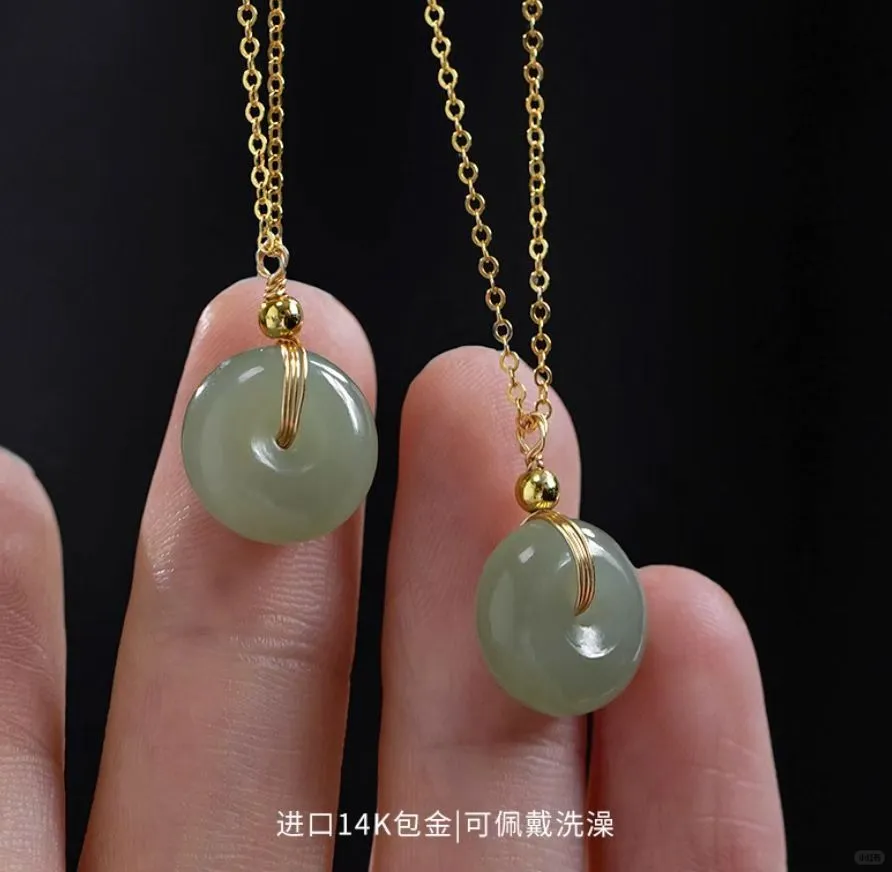（亏米福利）天然和田玉项链女福牌平安扣锁
