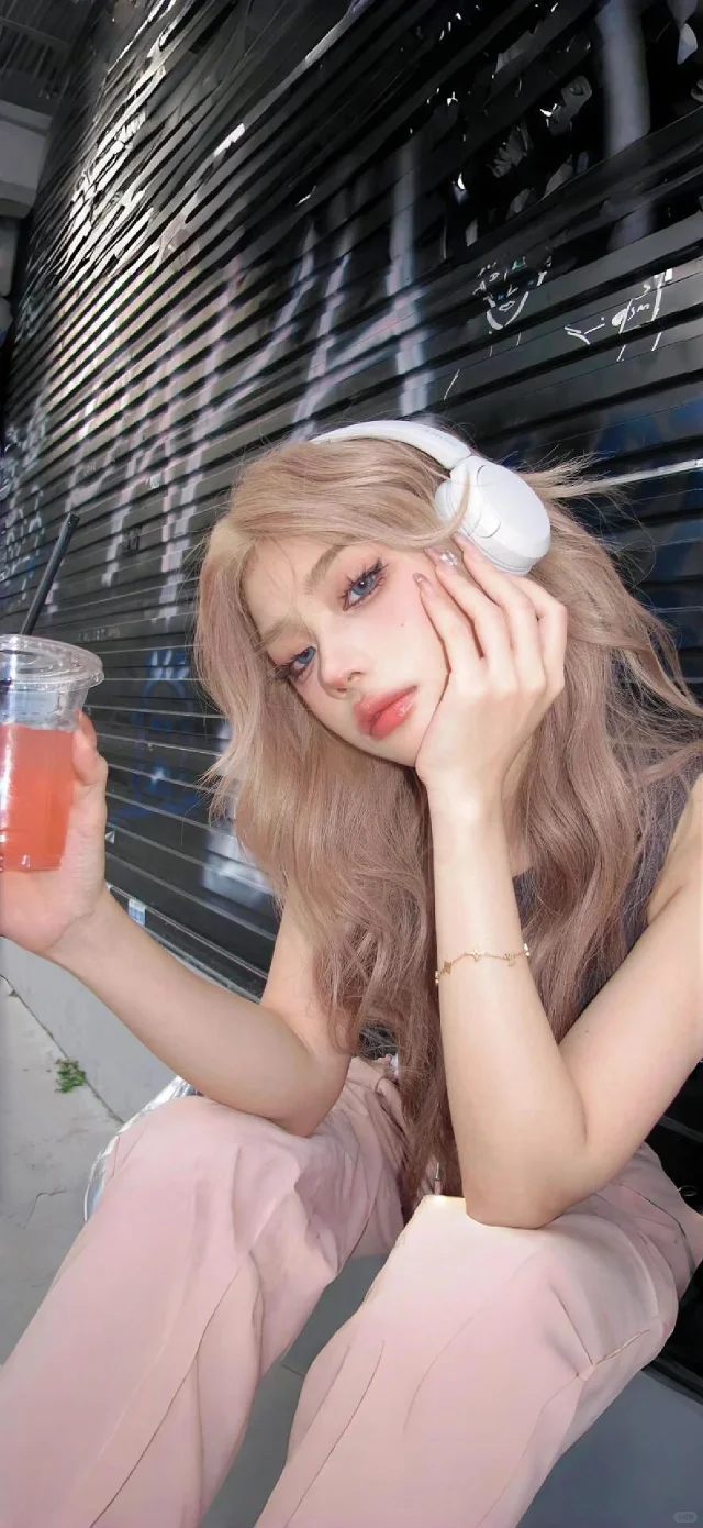 𝙒𝙚𝘾𝙝𝙖𝙩｜甜酷壁纸