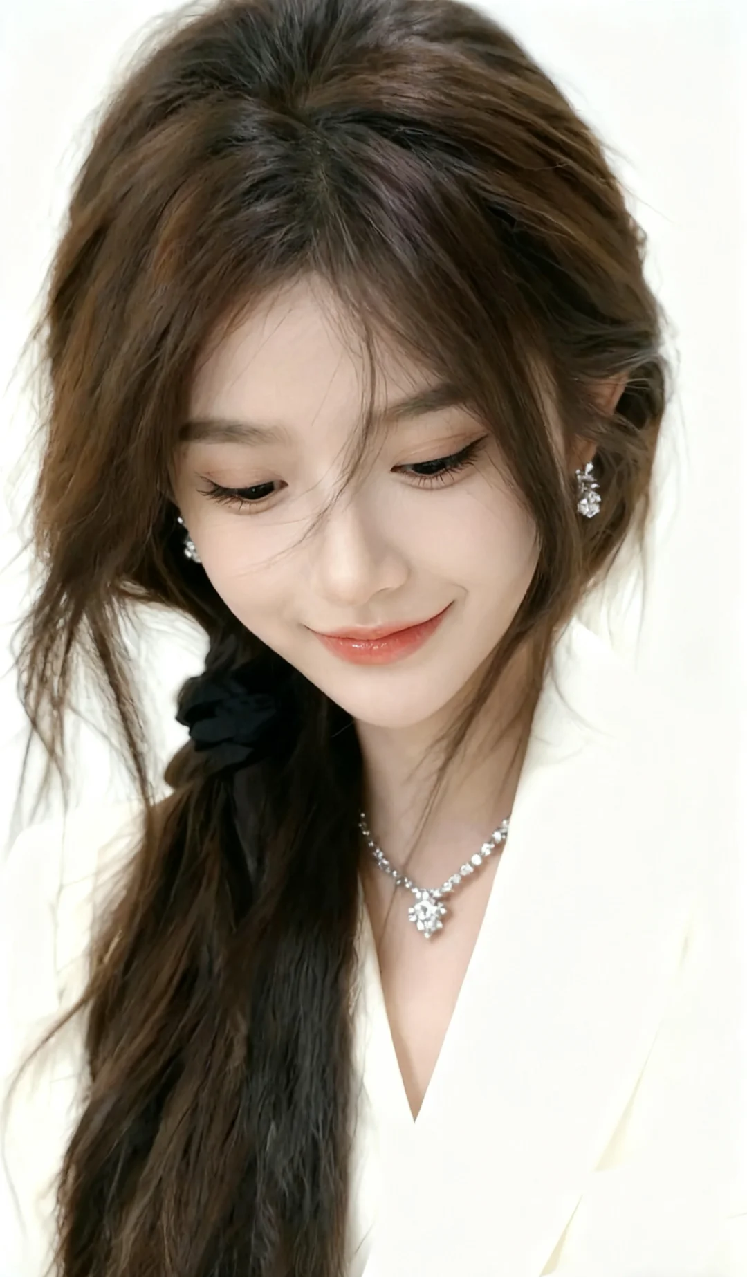 优雅格调：纯白西装的魅力瞬间