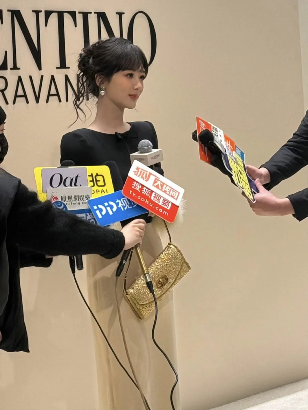 竟然才发现杨紫的脖子好修长