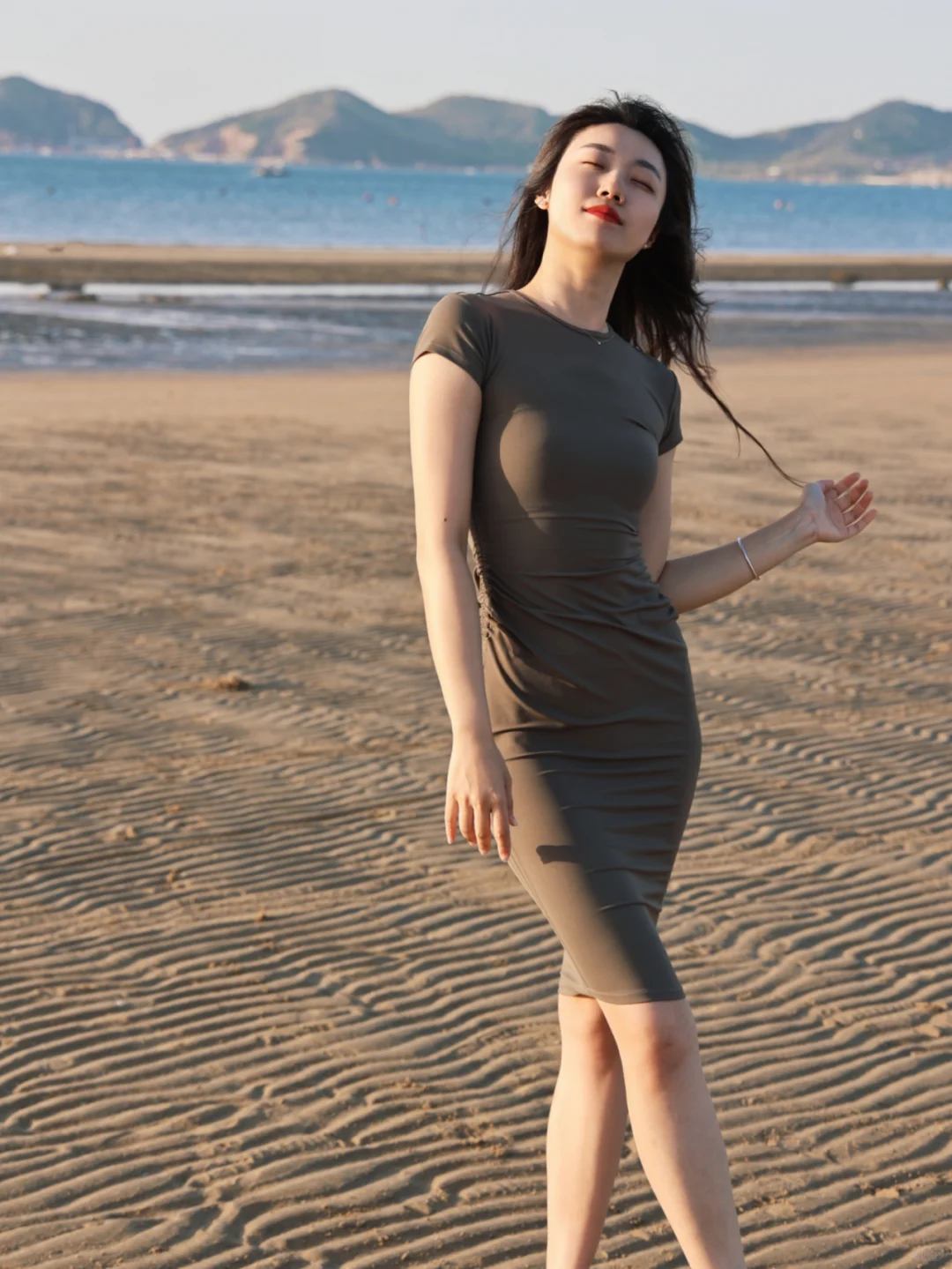 双C腰线 绝了!!!显瘦 显腰身短袖连衣裙