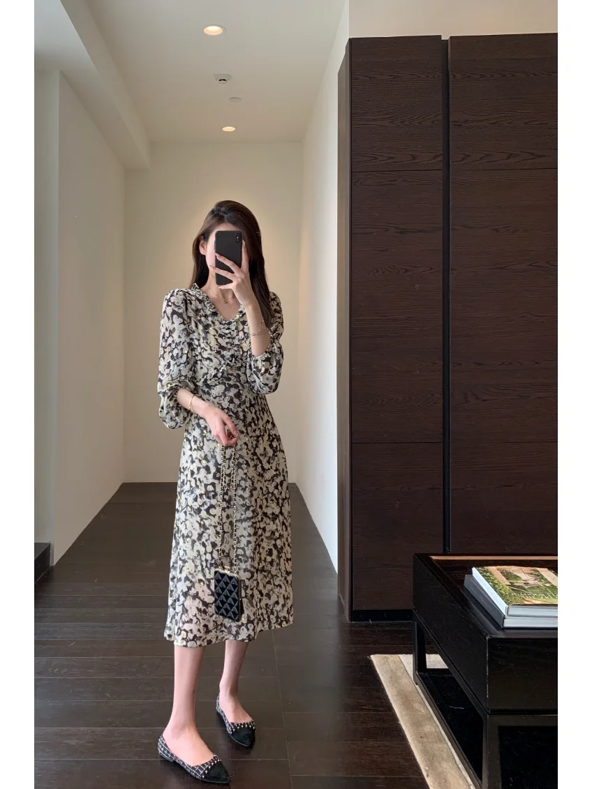 微妙勾勒出姣好的身材曲线哪个女生能够拒绝