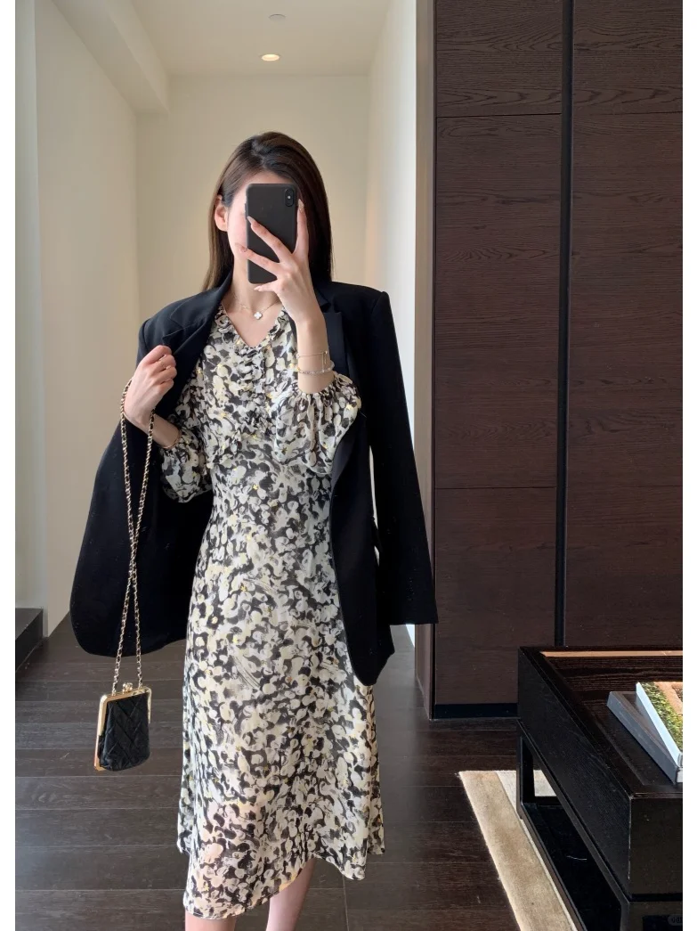 微妙勾勒出姣好的身材曲线哪个女生能够拒绝