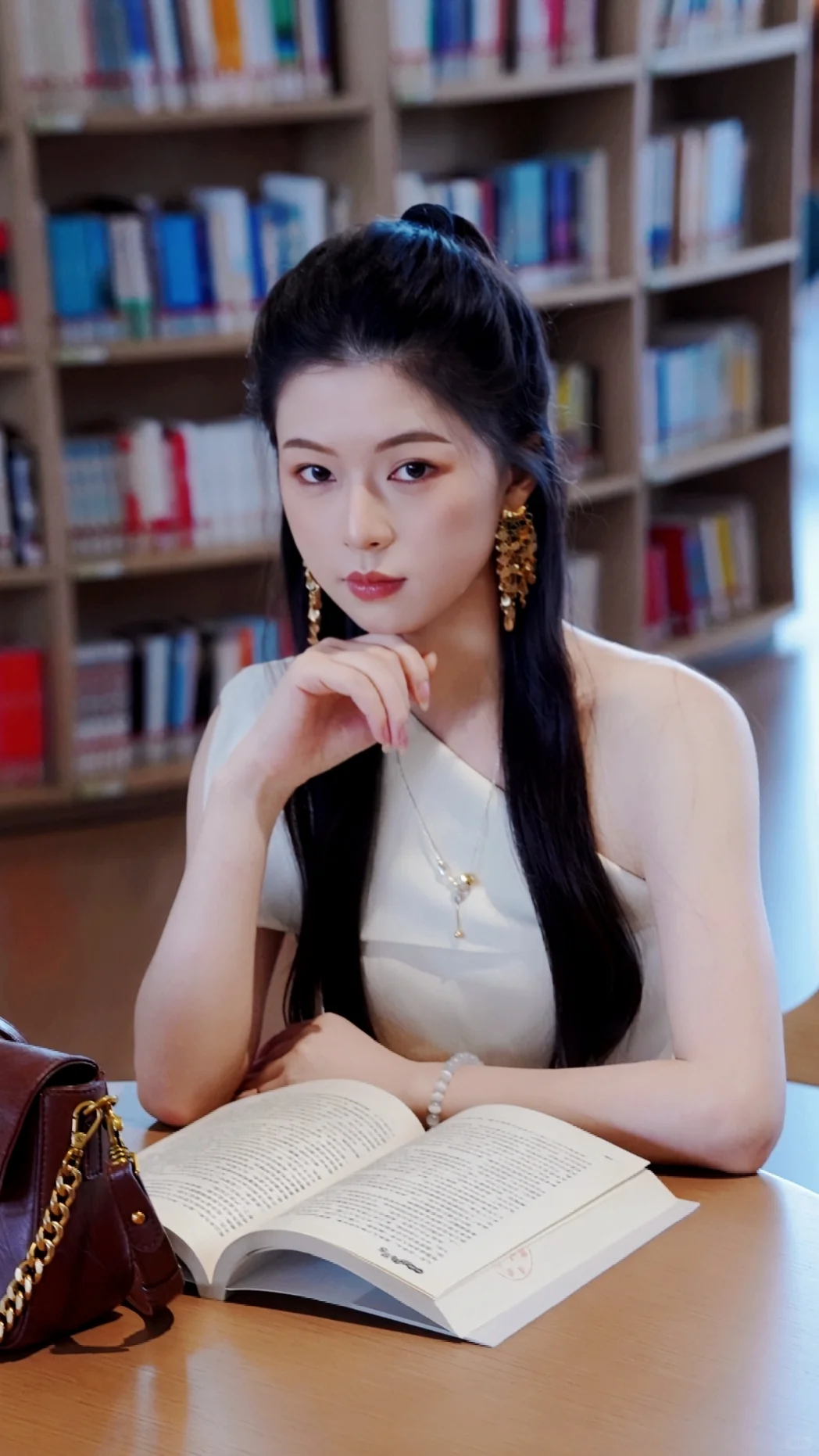 是你图书馆会偶遇的古早千金吗？