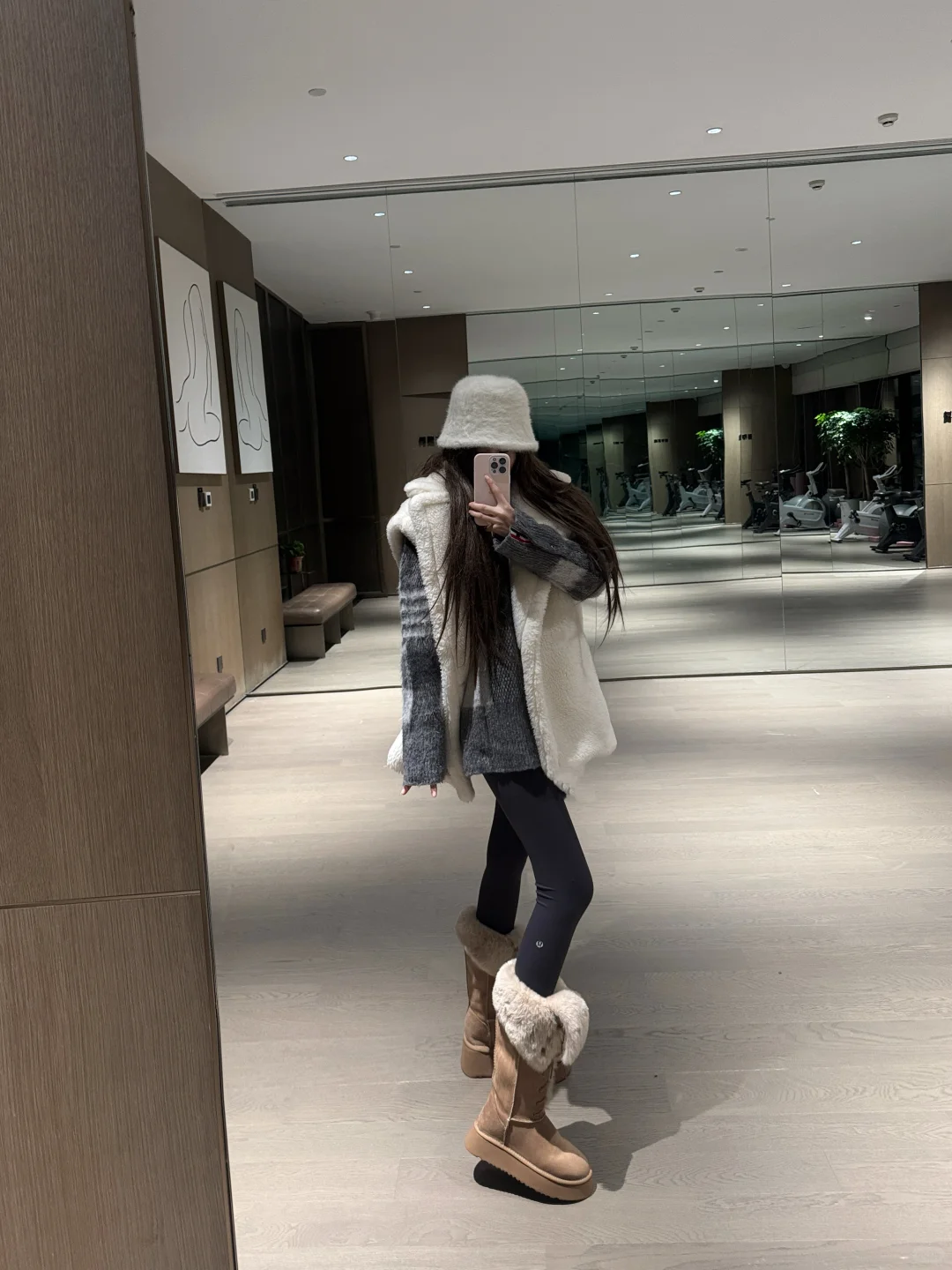 中年少女穿搭：马甲➕毛衣➕瑜伽裤➕雪地靴