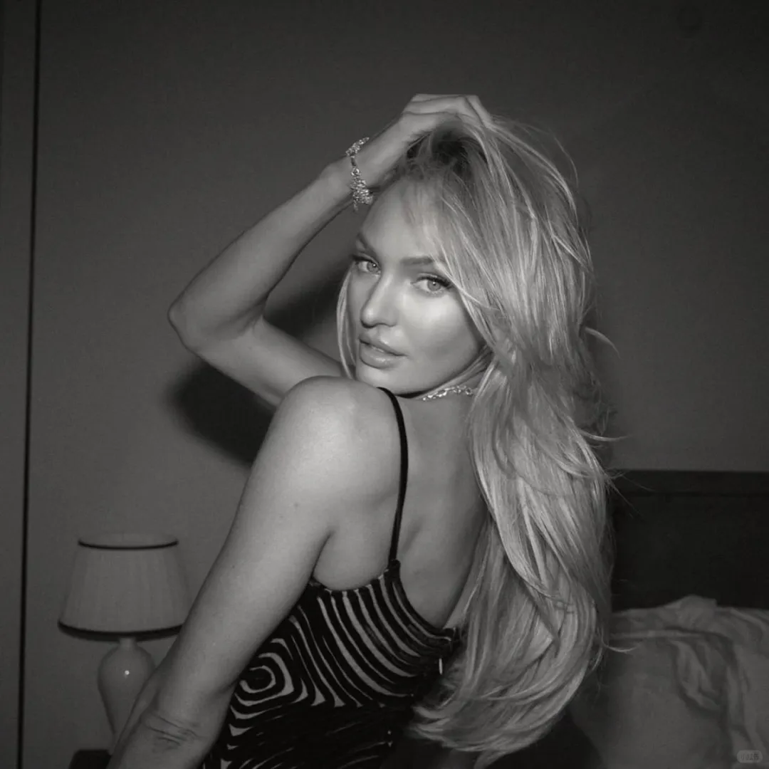 糖糖发的维密后台照，好友相聚咯