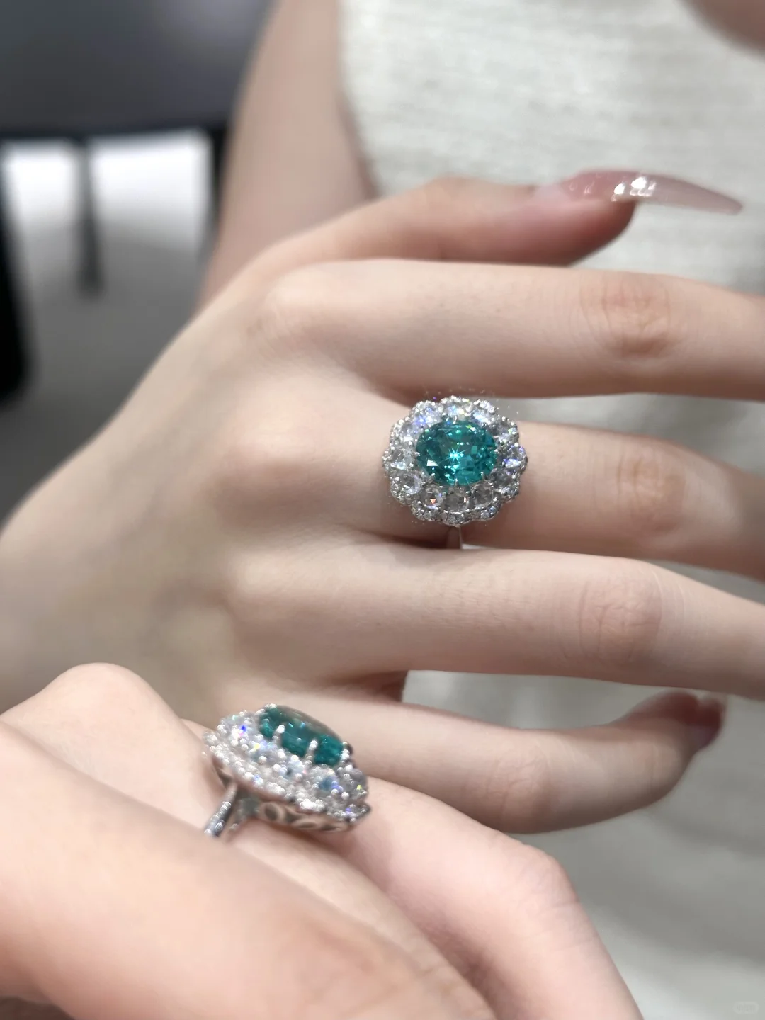 秋冬的体面，来自于这枚lagoon碧玺