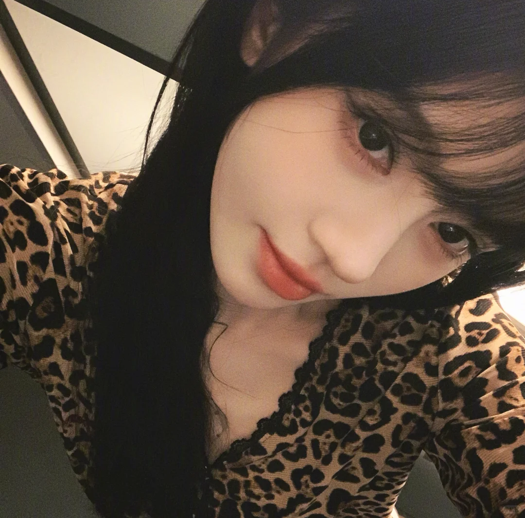 嗯对就用看狗的眼神看我