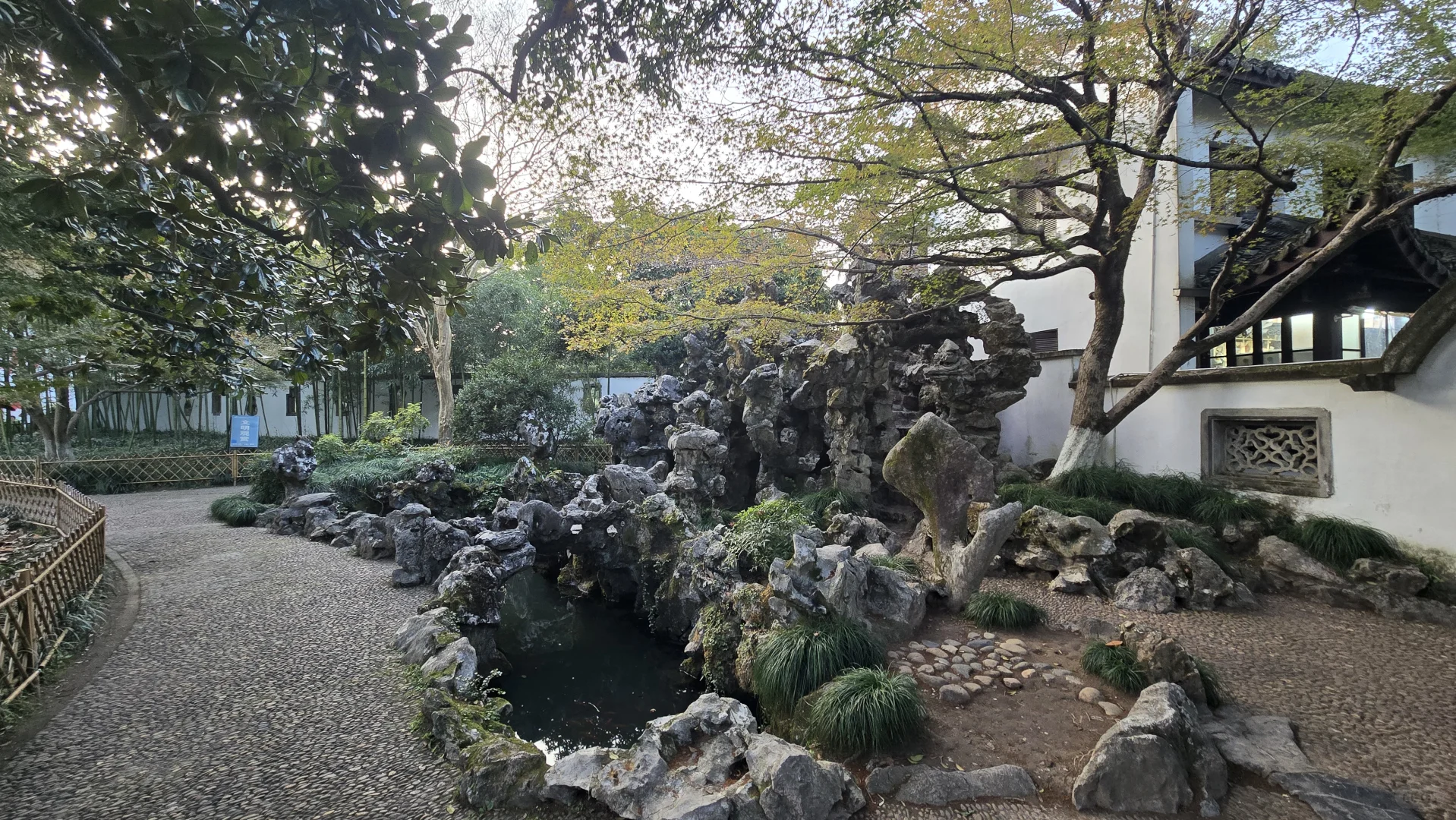 郁郁黄花，无非般若。青青翠竹，尽是法身。