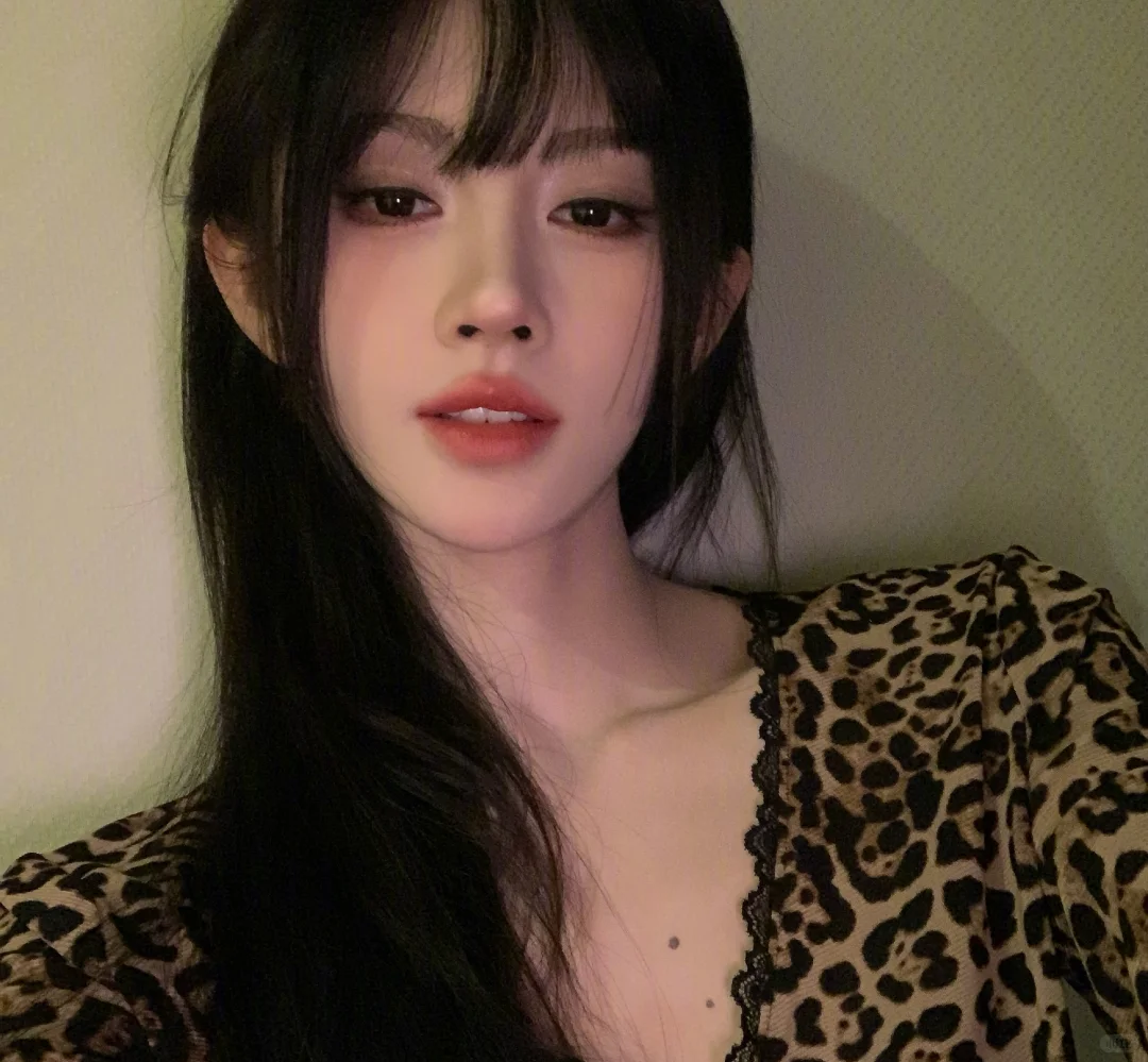 嗯对就用看狗的眼神看我