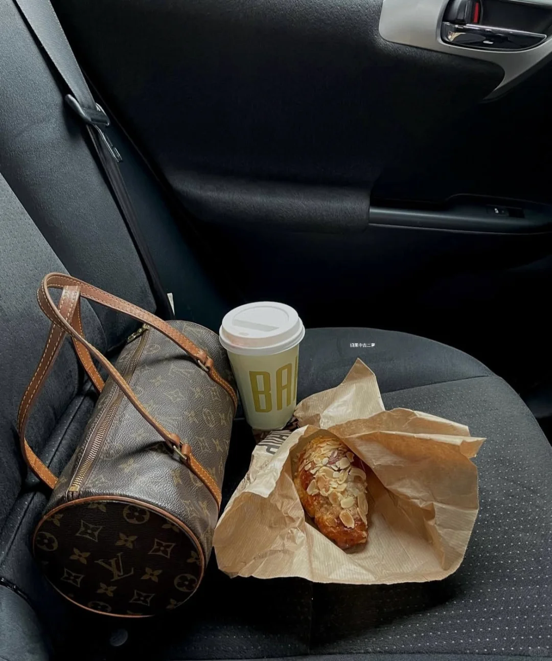 复古红韵：LV红皮巴比龙26的时光甜酷感