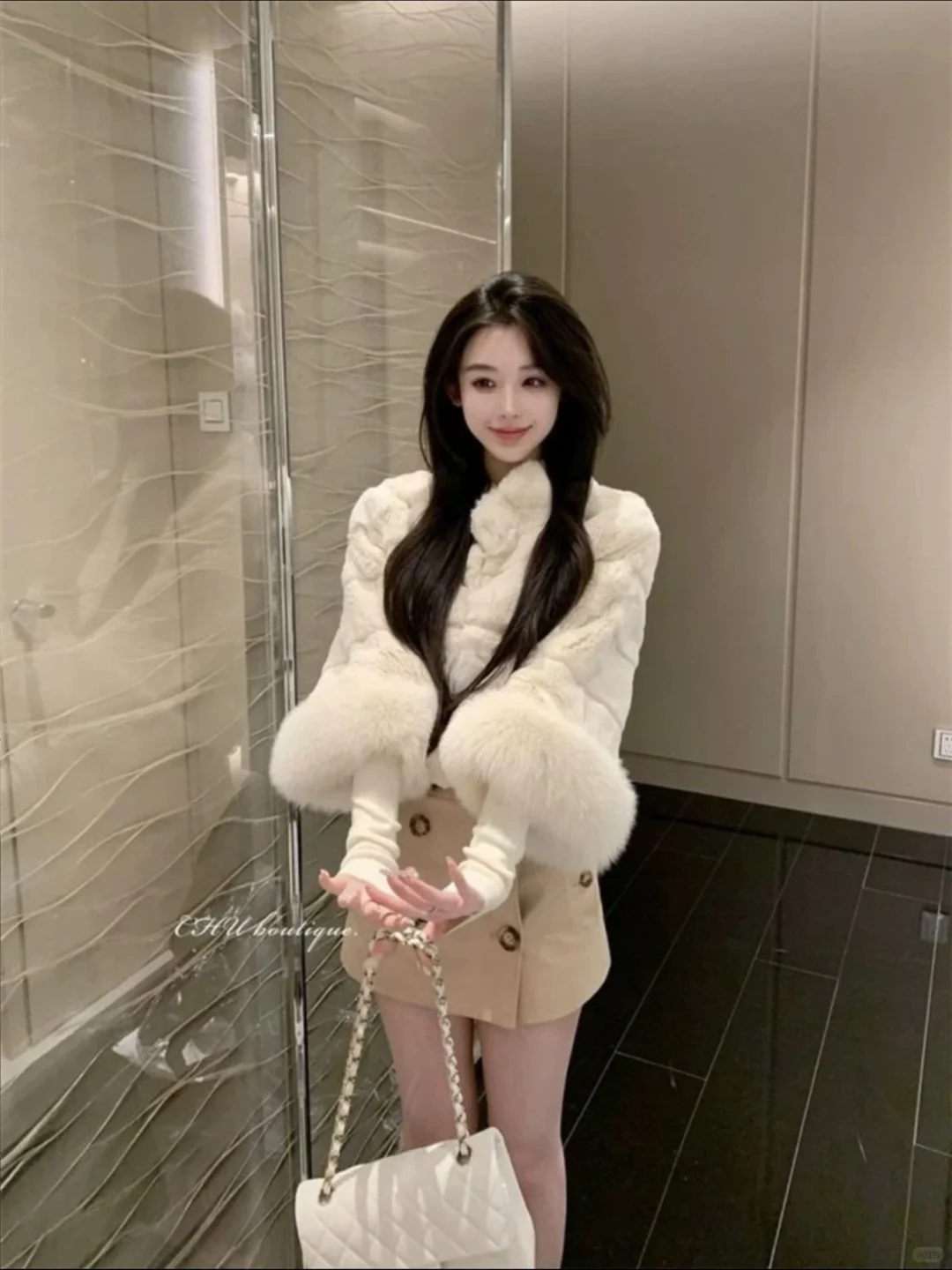 出 狐狸毛袖口皮草外套