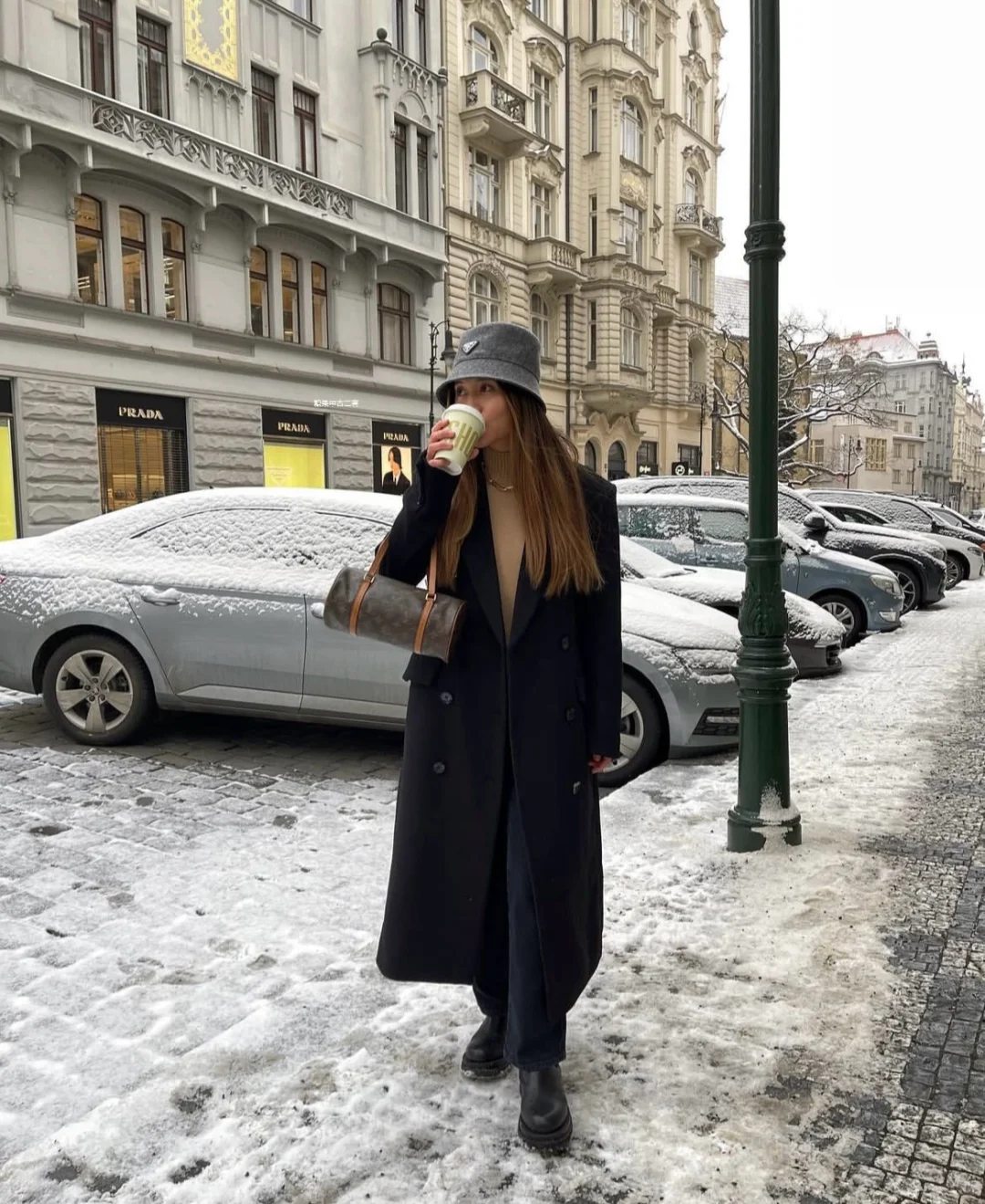 复古红韵：LV红皮巴比龙26的时光甜酷感