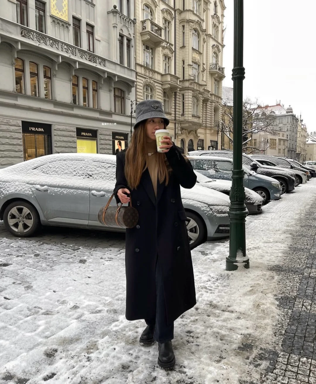 复古红韵：LV红皮巴比龙26的时光甜酷感