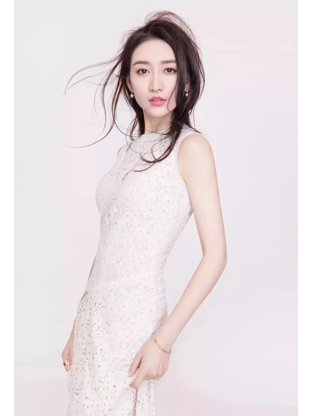 尤物王鸥，美丽迷人，风情万种。