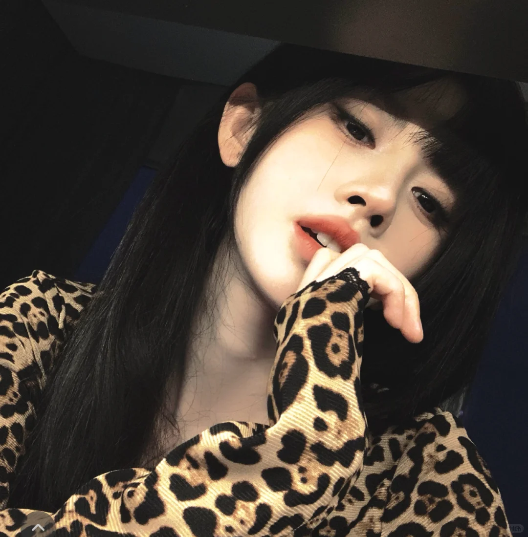 嗯对就用看狗的眼神看我