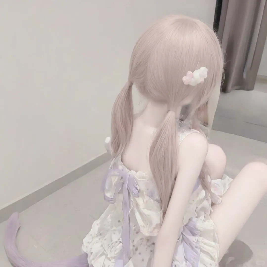 少女的裙摆与小熊