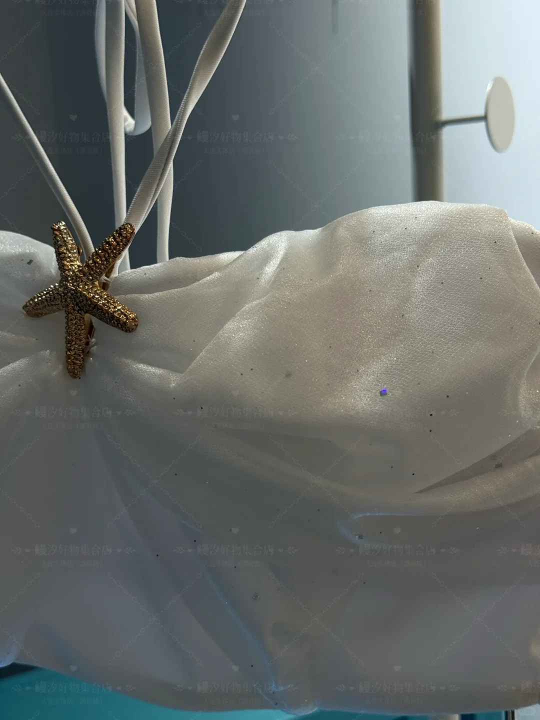 发现了一个超级好看的泳衣～冰山白