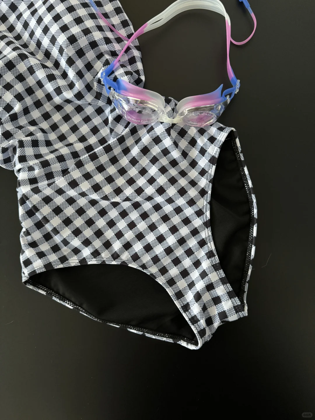 泳衣上新🩱黑白格子真的好显白啊！