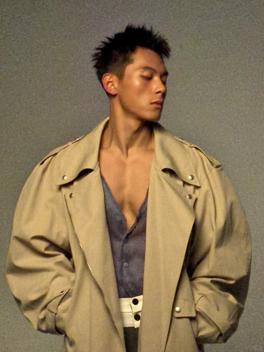 来自风衣革履🧥