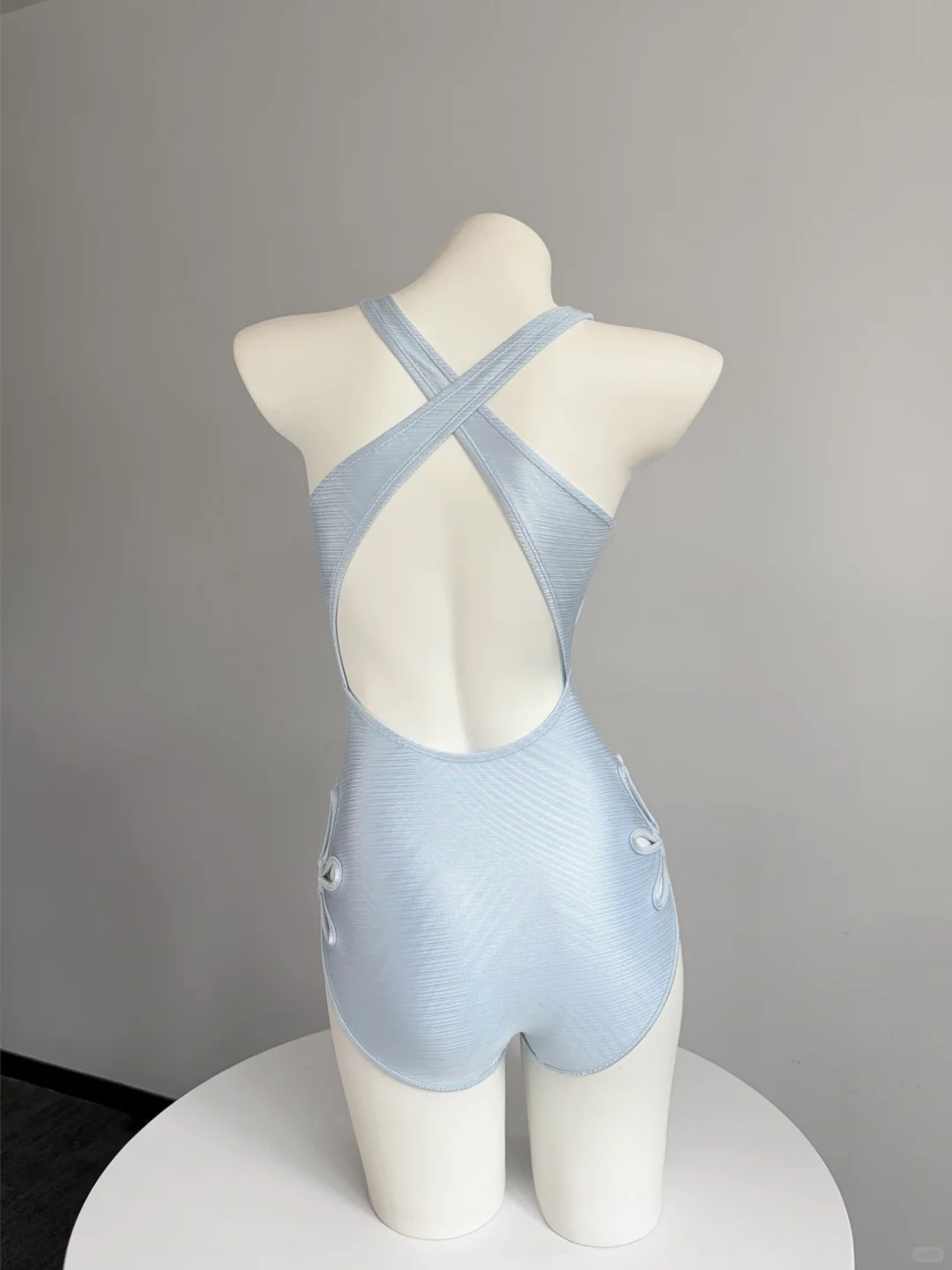 到底是谁喜欢蓝色美背泳衣啊？