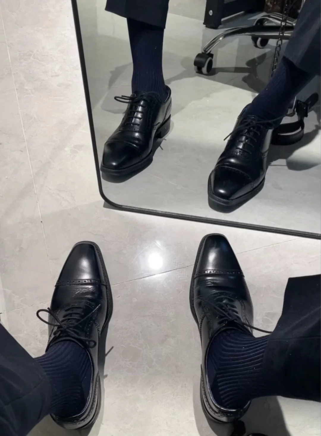 正装皮鞋和丝袜更配哦