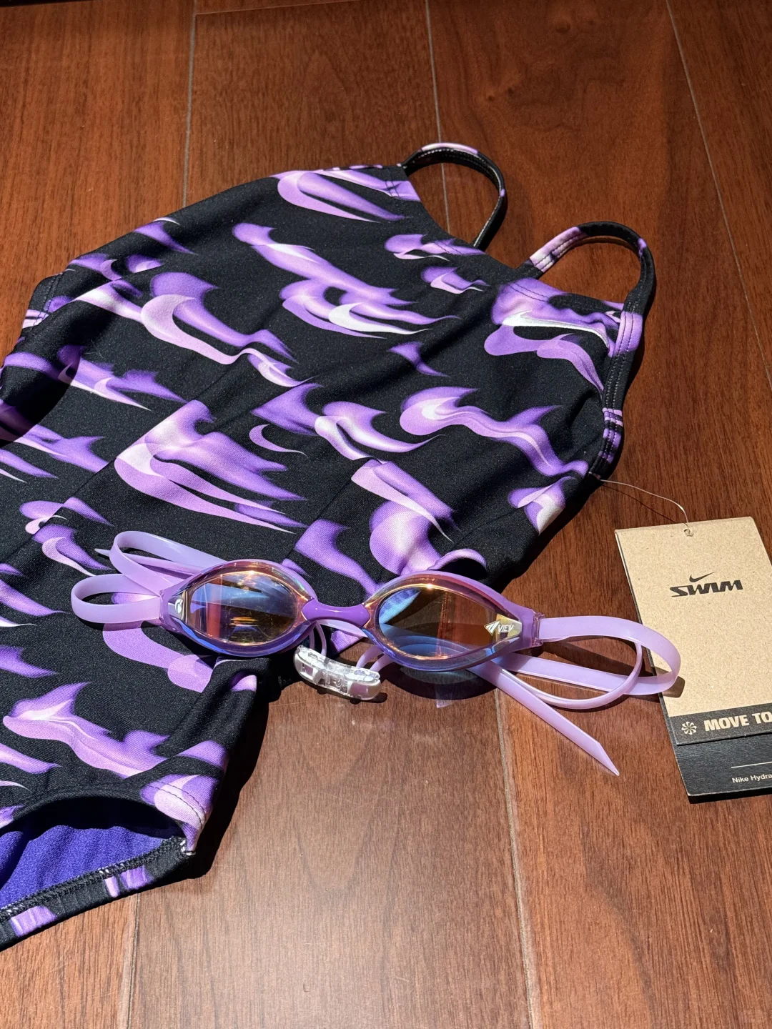 这个泳衣配什么泳帽好看！？💜