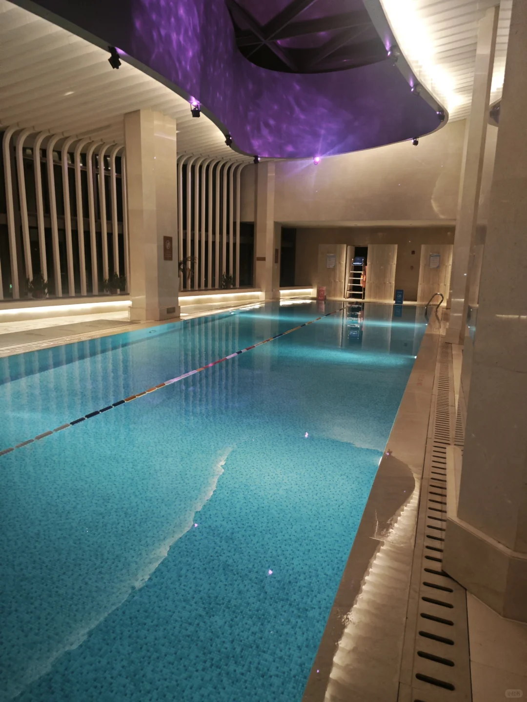 💦泳池打卡｜解锁银色战袍