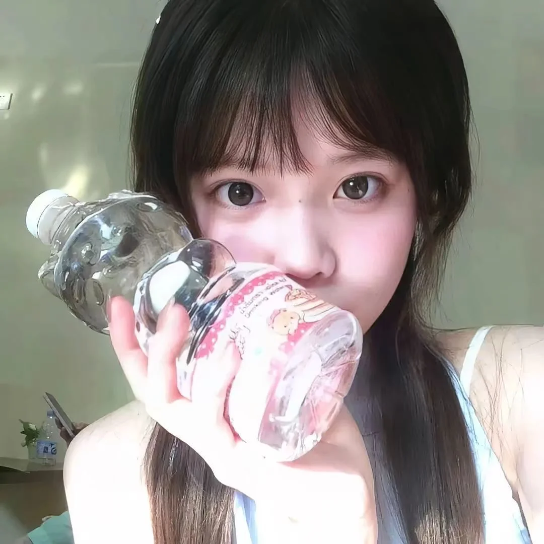 𝙒𝙚𝘾𝙝𝙖𝙩女生头像🥨