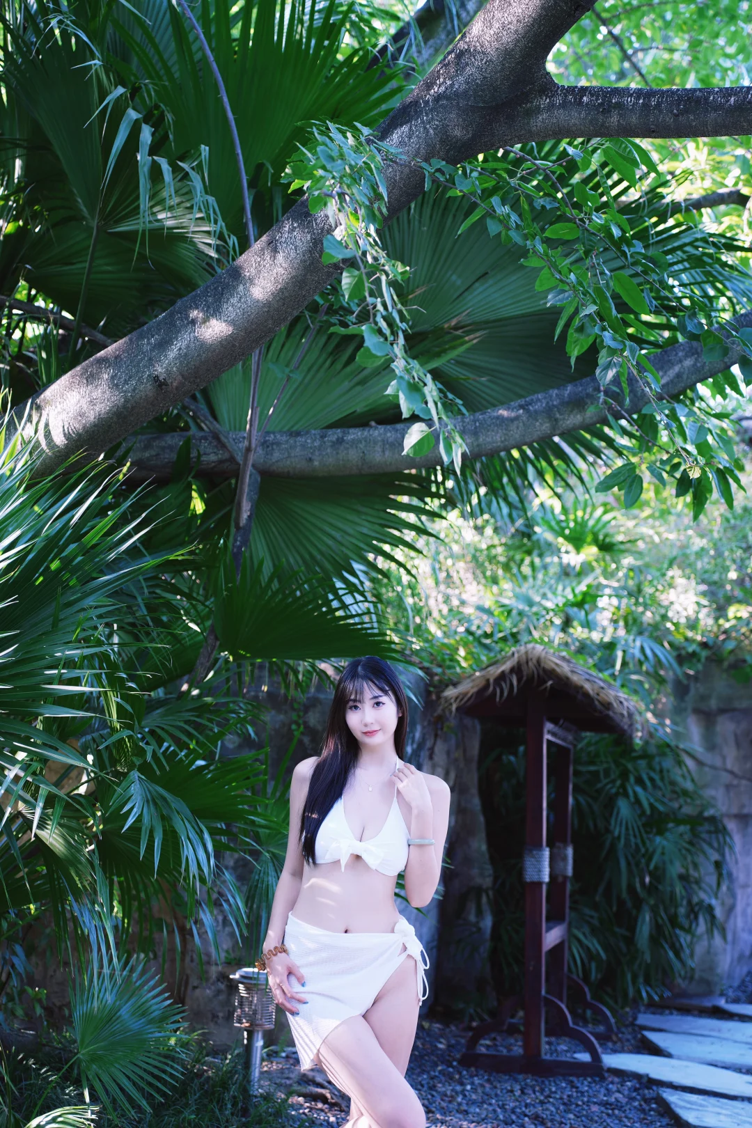 来一组温泉泳装照片