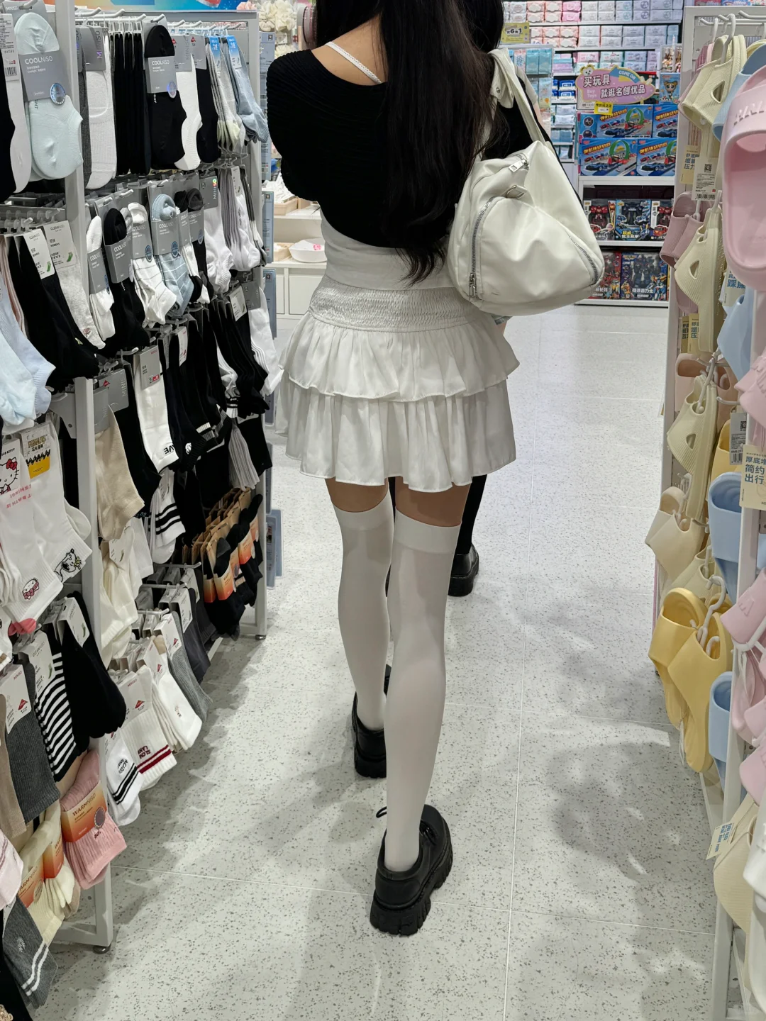天呐噜❗️白色压力袜真的太显瘦太有漫画感了