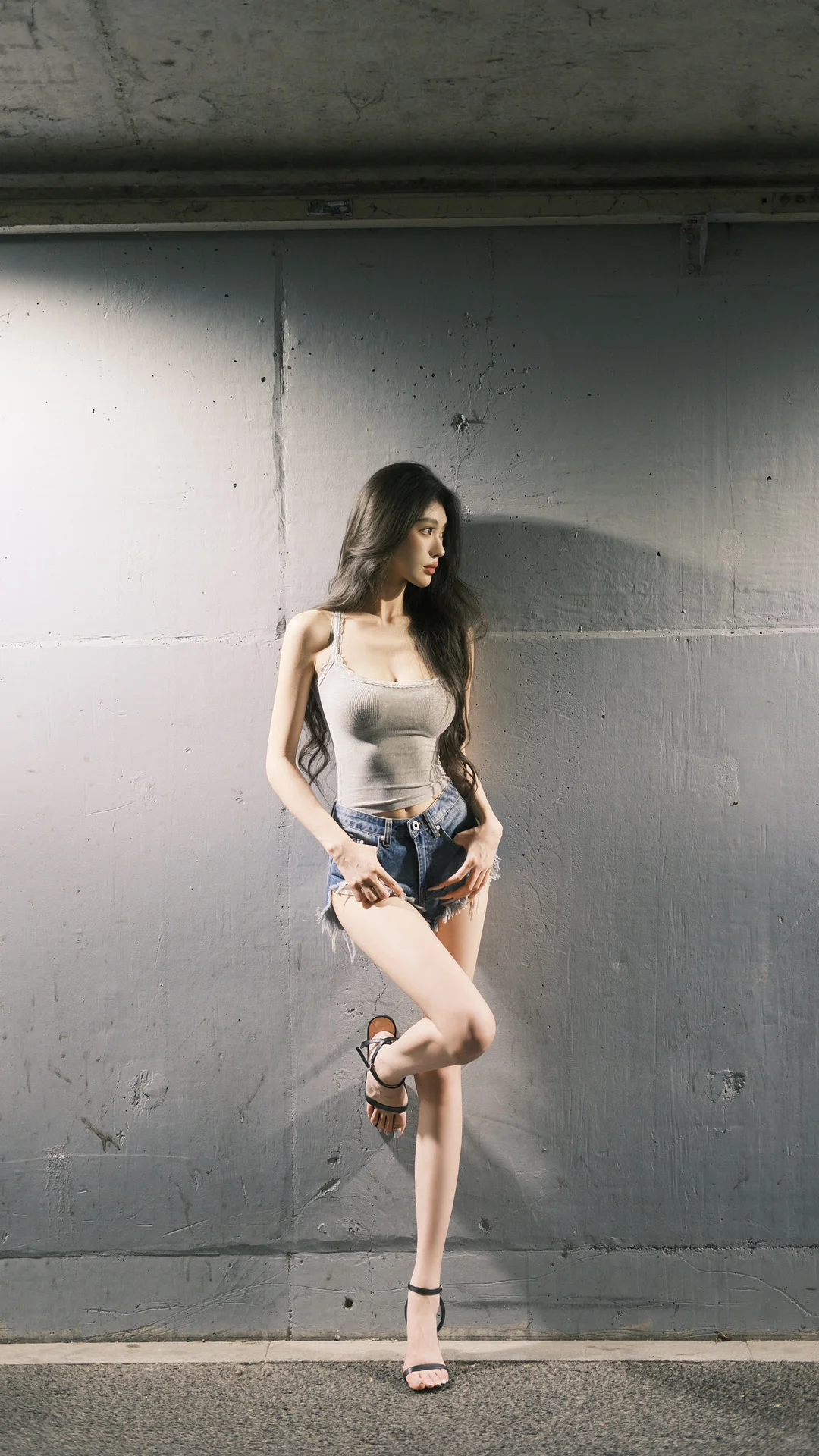 隧道里随意拍出超模感