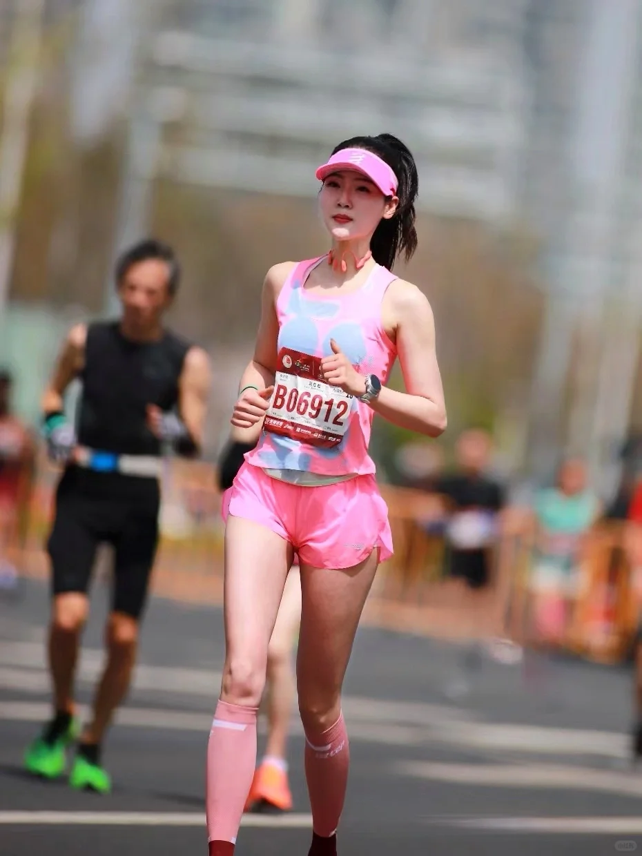 爱跑马拉松的女人真的好看，不信，自己看！