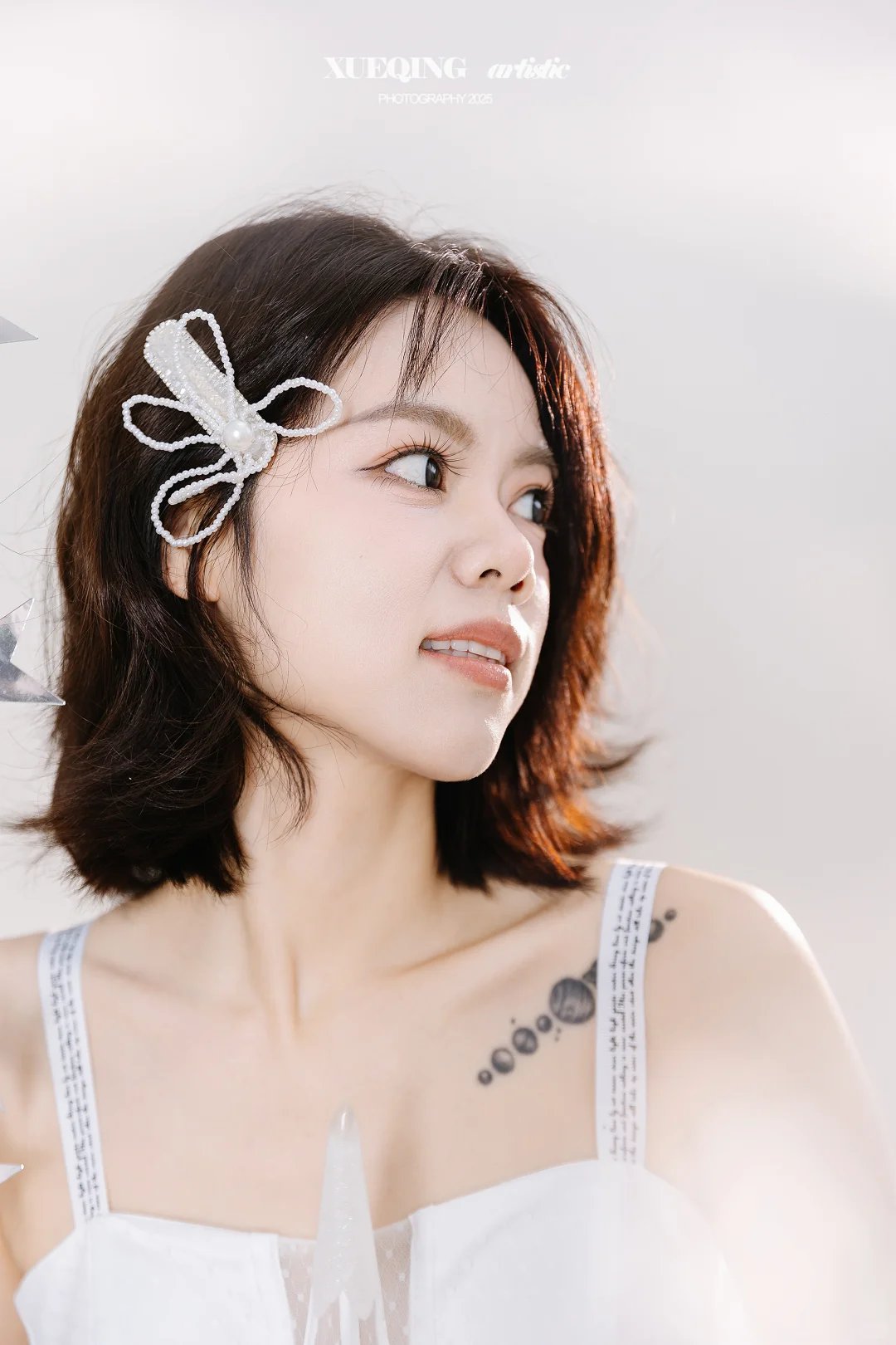 星河坠入眼眸，仙气满满的白色圣诞少女写真