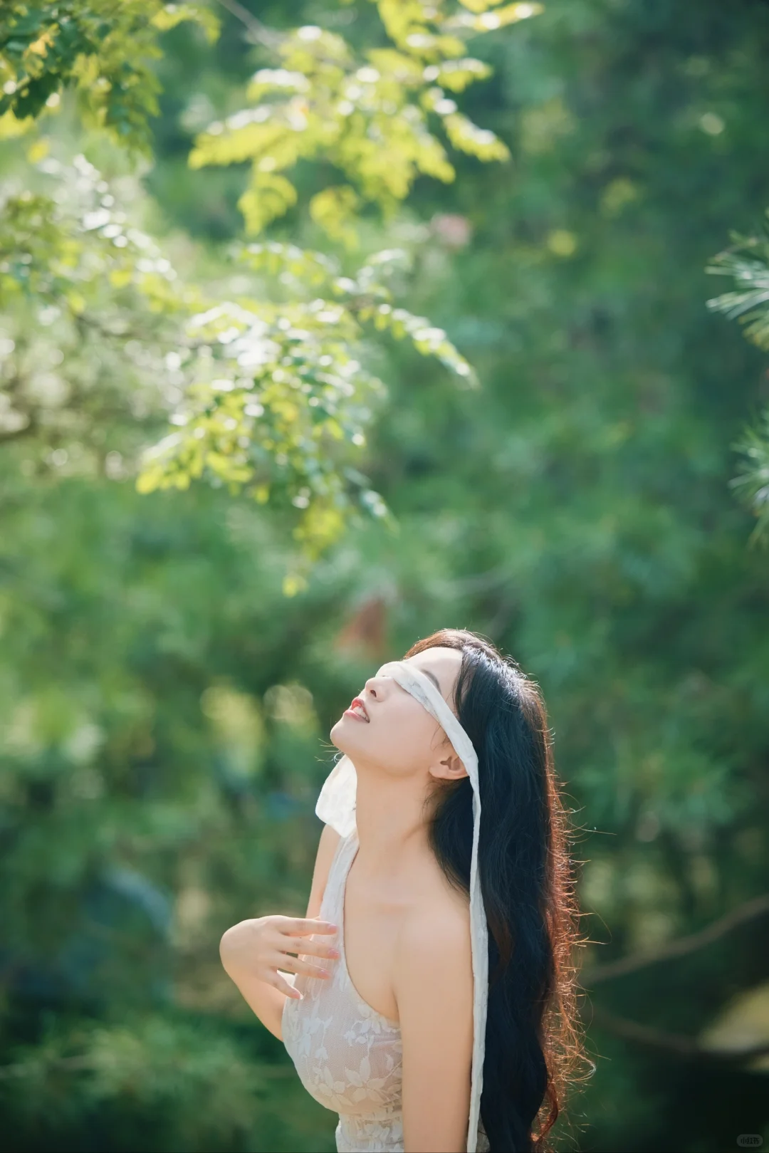 在阳光里长发飘飘的她真的绝了📸